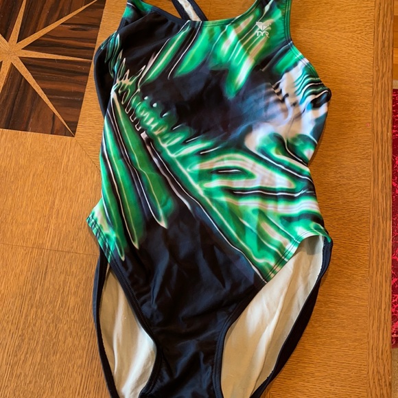 Tyr Swim Tyr Girls Greenblk Ss 34 Athletic Swimsuit Poshmark
